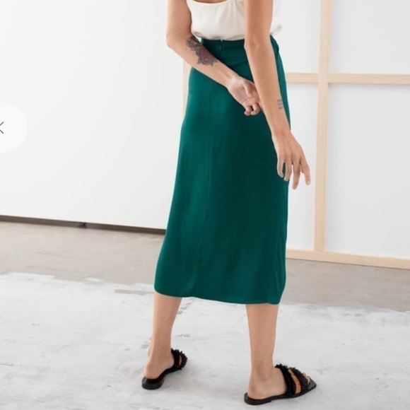 & Other Stories green gathered satin midi skirt - Picture 2 of 11